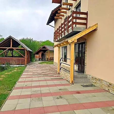 Conacul Elenei Отель