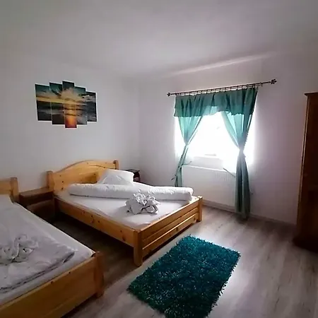 Conacul Elenei Отель